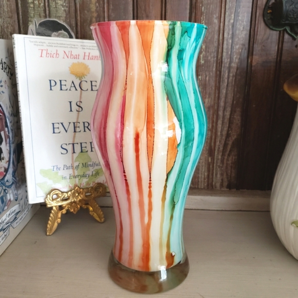 Vidi Acrylic Pour Vase